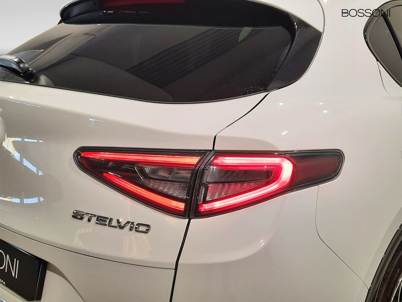 25 - Alfa Romeo Stelvio 2.2 turbo 210cv veloce q4 at8