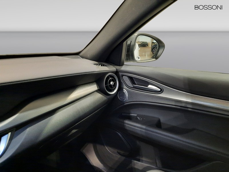 31 - Alfa Romeo Stelvio 2.2 turbo 210cv veloce q4 at8