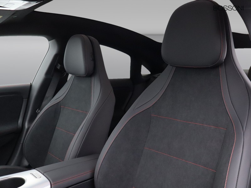 7 - Mercedes CLA 220 premium 4matic auto