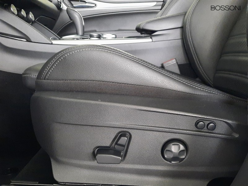 25 - Alfa Romeo Stelvio 2.2 turbo 210cv veloce q4 at8