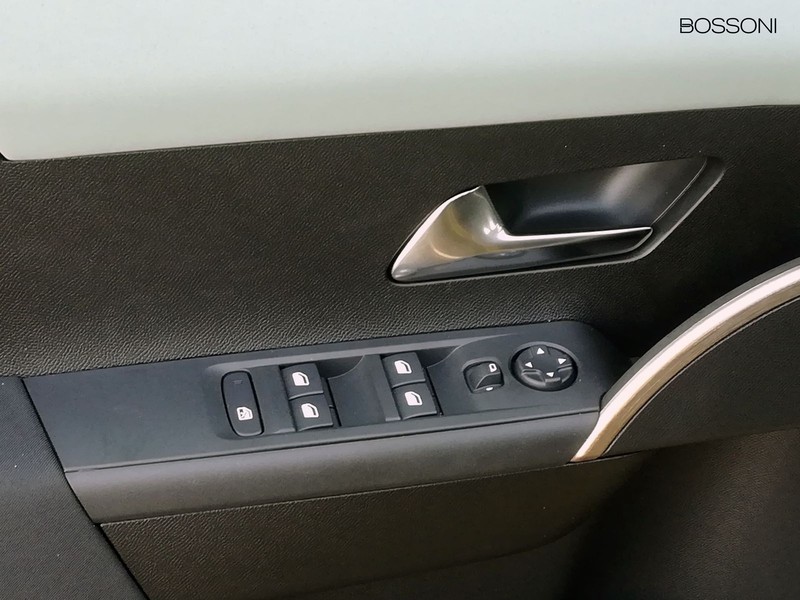 19 - Lancia Ypsilon 1.2 mhev 110cv e-dct