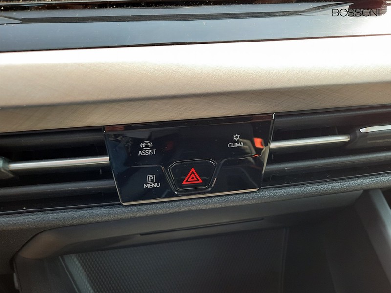 13 - Volkswagen Golf 1.0 etsi evo 110cv life dsg