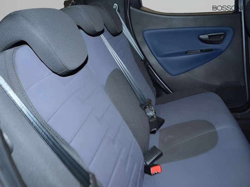 7 - Lancia Ypsilon 1.0 firefly hybrid 70cv platino s&s