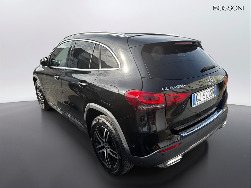 7 - Mercedes GLA 250 e plug in hybrid (e eq-power) sport plus 8g-dct