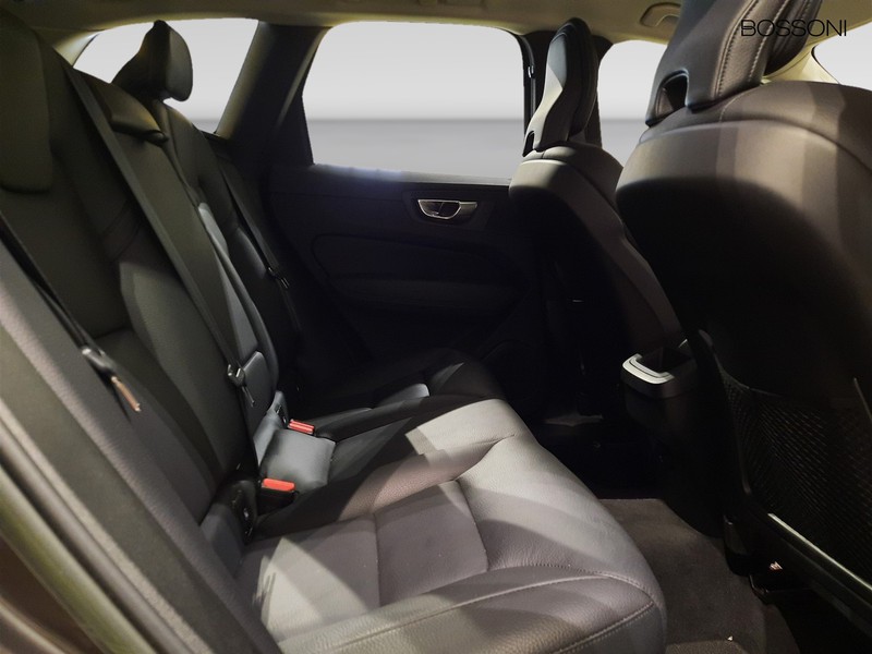 7 - Volvo XC60 2.0 b4 inscription awd automatico
