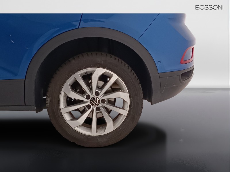 13 - Volkswagen T-Roc 1.0 tsi 110cv life