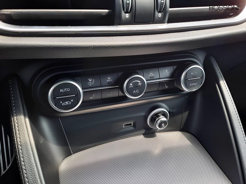 13 - Alfa Romeo Stelvio 2.2 turbo 210cv veloce q4 at8