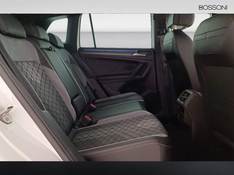 7 - Volkswagen Tiguan 2.0 tdi scr 150cv r-line dsg