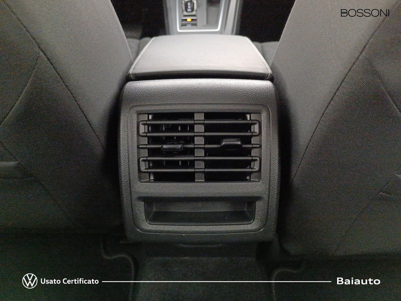 13 - Volkswagen Golf 1.5 tgi 130cv life dsg