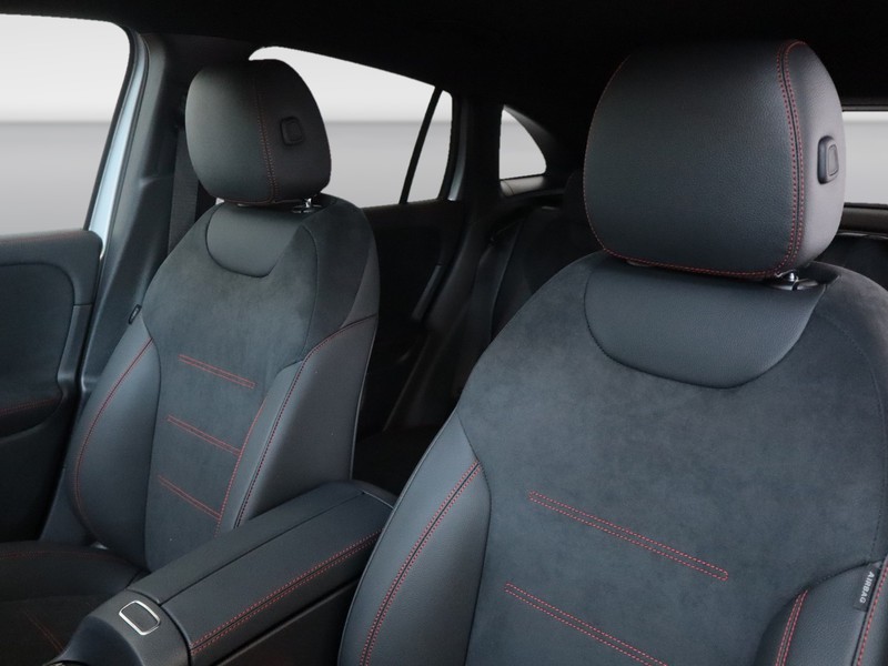 7 - Mercedes GLA 200 d amg line extra 8g-dct
