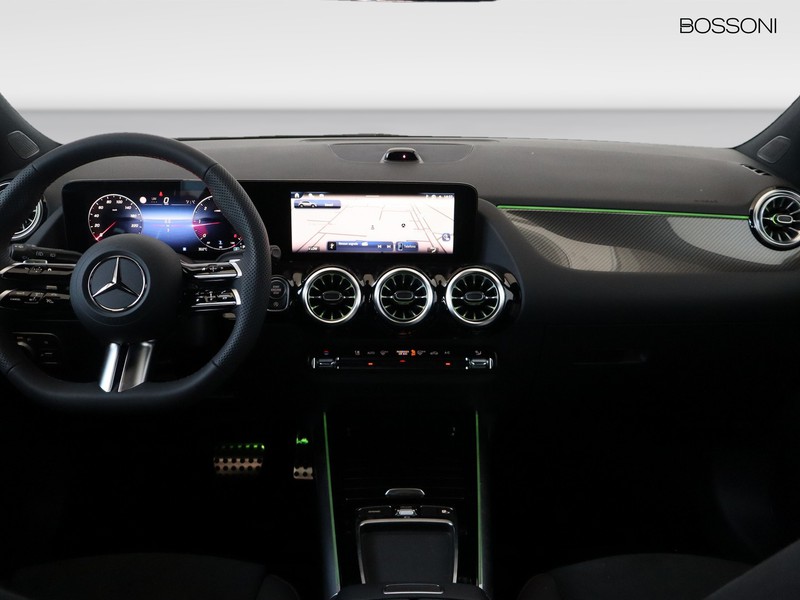 13 - Mercedes GLA 200 d amg line extra 8g-dct