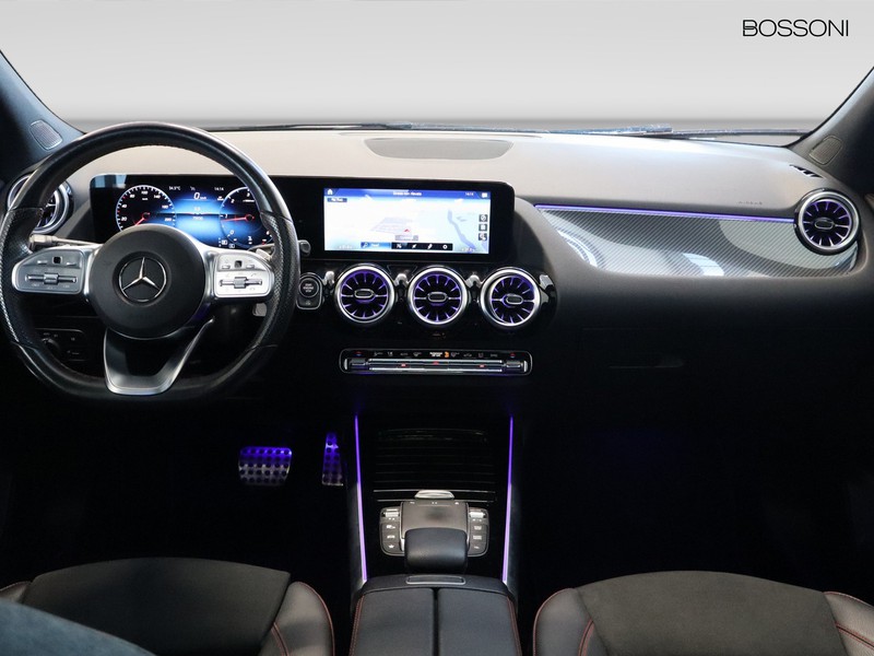 13 - Mercedes GLA 180 d premium 8g-dct