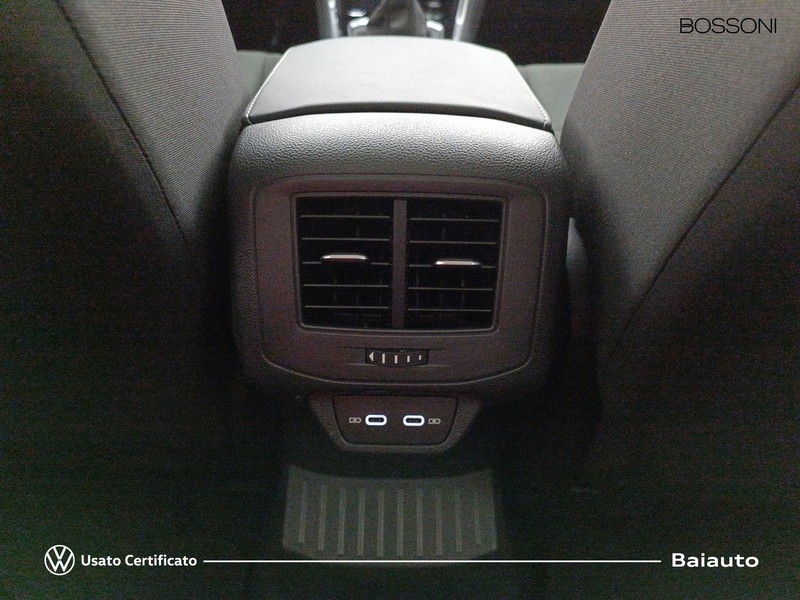 13 - Volkswagen T-Roc 1.0 tsi 110cv style