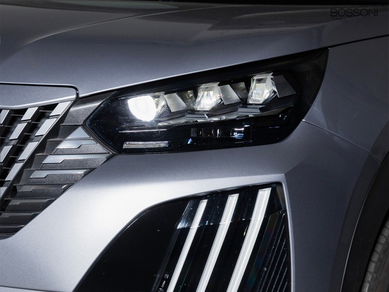 13 - Peugeot e-2008 50 kwh gt