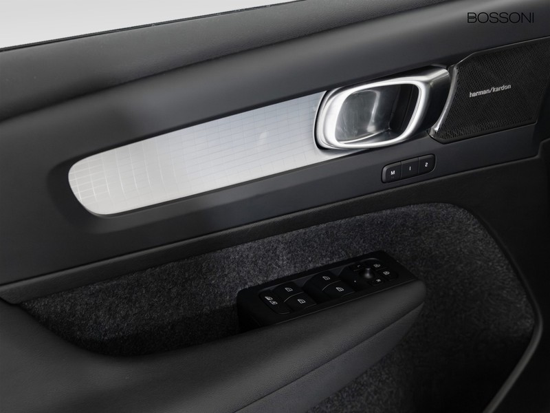 13 - Volvo XC40 1.5 t4 recharge plug-in-hybrid plus dark automatico