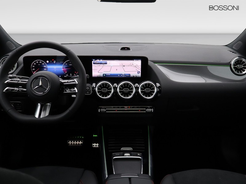 13 - Mercedes GLA 200 d amg line extra 8g-dct