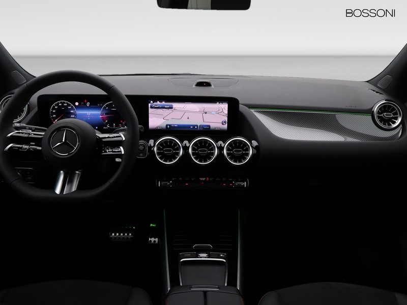 13 - Mercedes GLA 200 d amg line extra 8g-dct