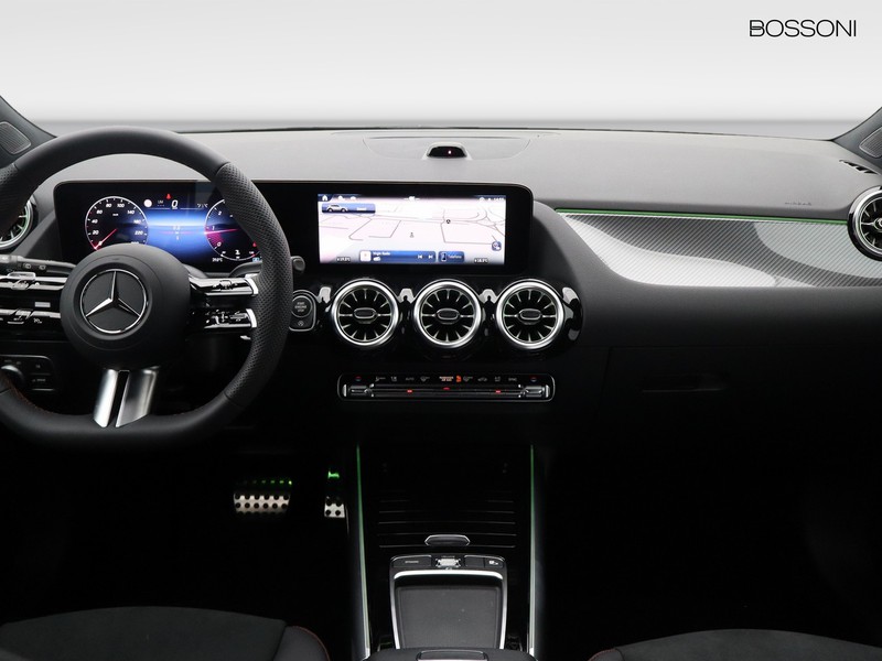 13 - Mercedes GLA 200 d amg line extra 8g-dct