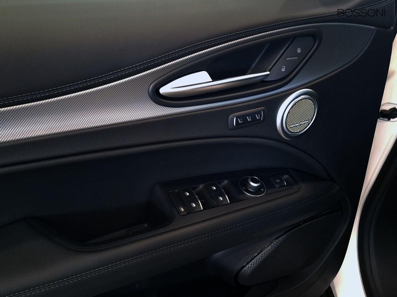 19 - Alfa Romeo Stelvio 2.2 turbo 210cv veloce q4 at8