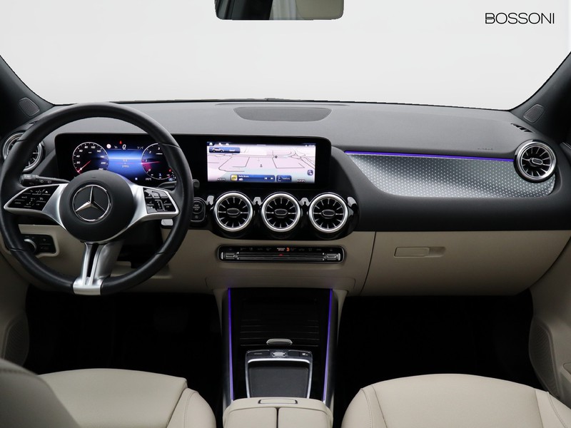 13 - Mercedes GLA 180 d progressive advanced plus 8g-dct