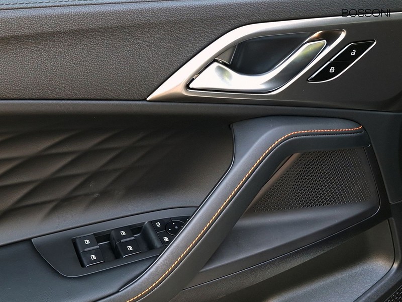 19 - Mg HS 1.5 phev luxury auto