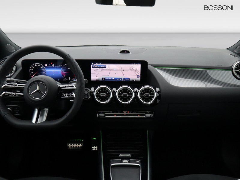13 - Mercedes GLA 200 d amg line extra 8g-dct