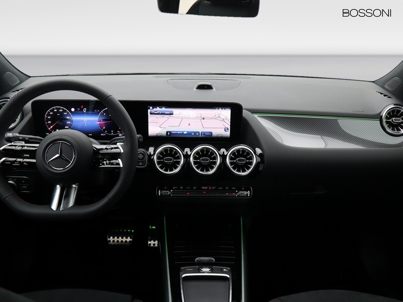 13 - Mercedes GLA 200 d amg line extra 8g-dct