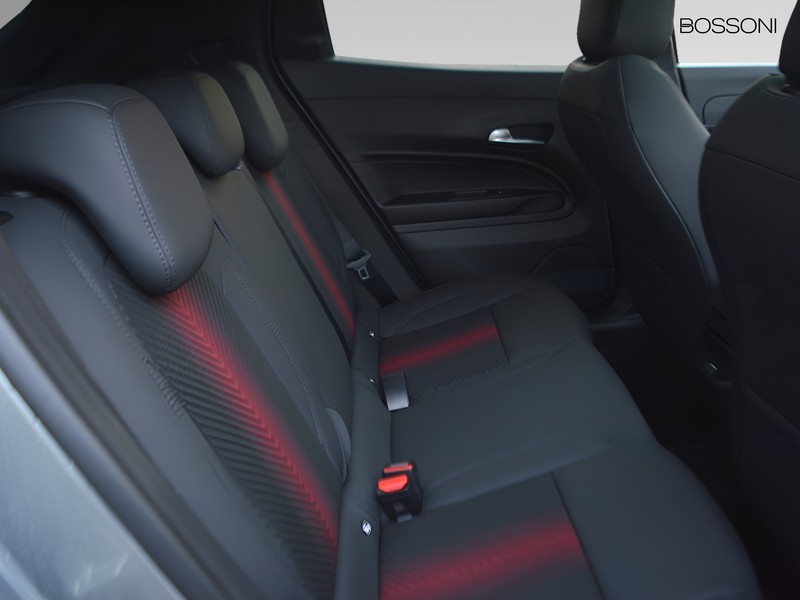 7 - Alfa Romeo Junior 1.2 hybrid 145cv ibrida q4 edct6