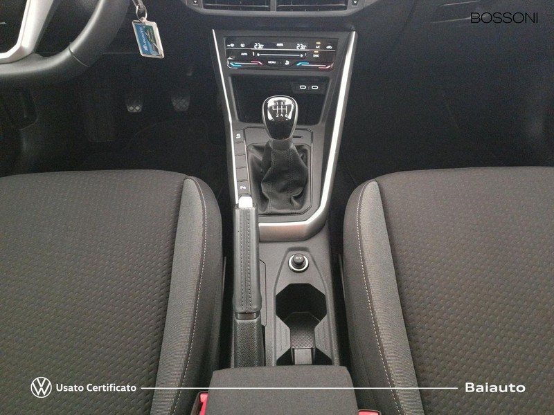 13 - Volkswagen Taigo 1.0 tsi 115cv life