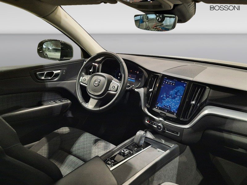 7 - Volvo XC60 2.0 b4 momentum pro automatico
