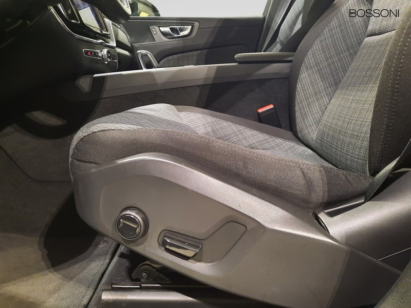 19 - Volvo XC60 2.0 b4 momentum pro automatico