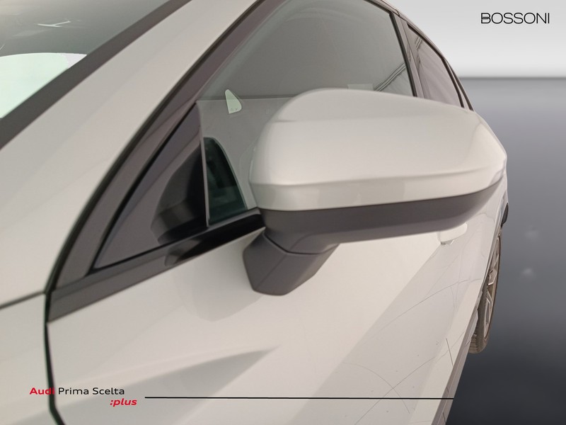 25 - Audi Q3 sportback 40 2.0 tdi 193cv s line edition quattro s tronic