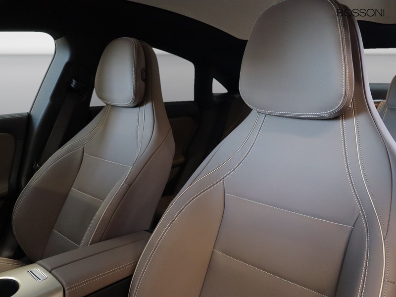 7 - Mercedes CLA 200 premium auto