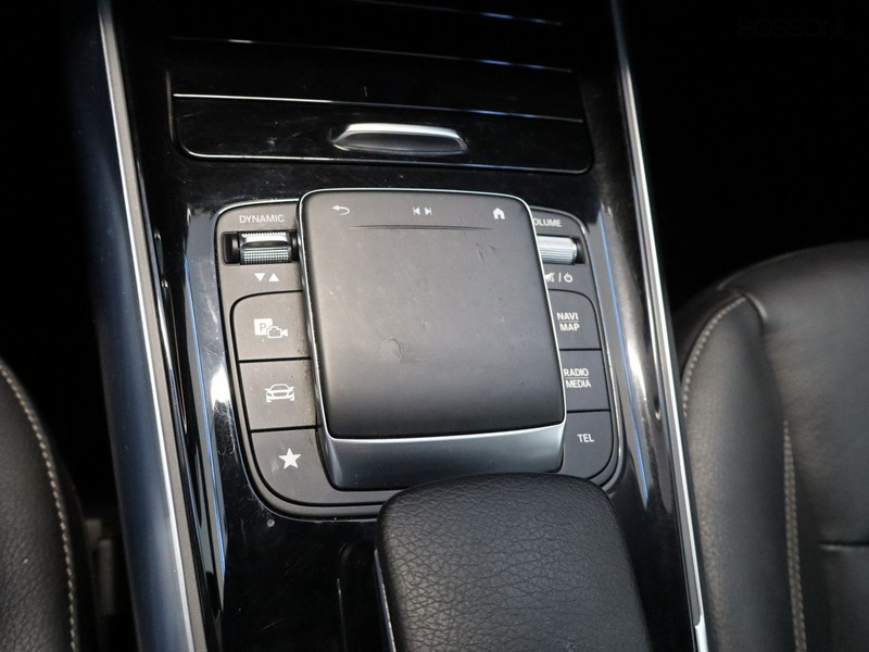 13 - Mercedes GLA 200 d premium 8g-dct