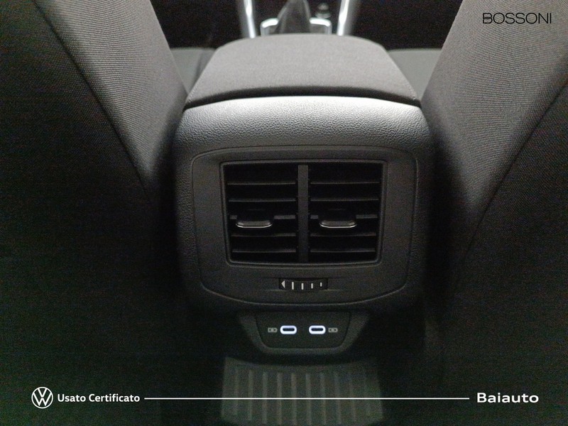 13 - Volkswagen T-Roc 2.0 tdi scr 115cv sport