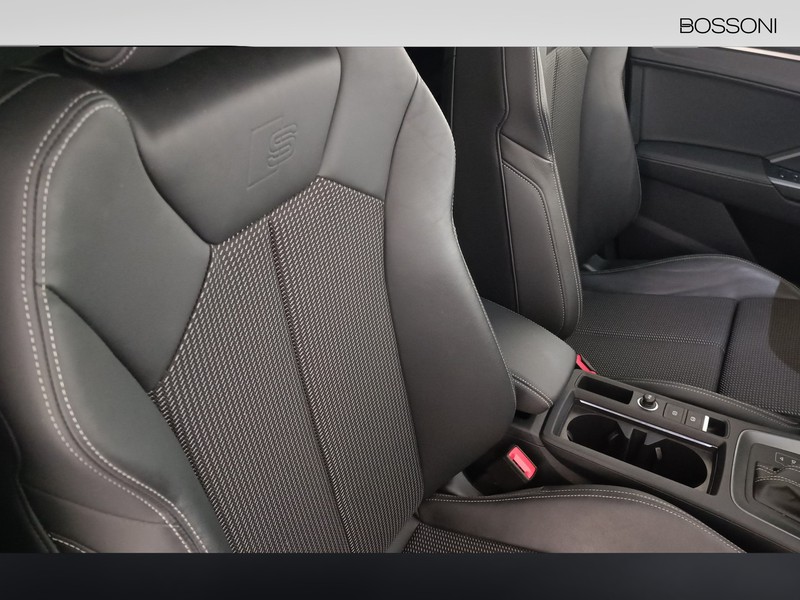 19 - Audi Q3 sportback 35 2.0 tdi s line edition s tronic