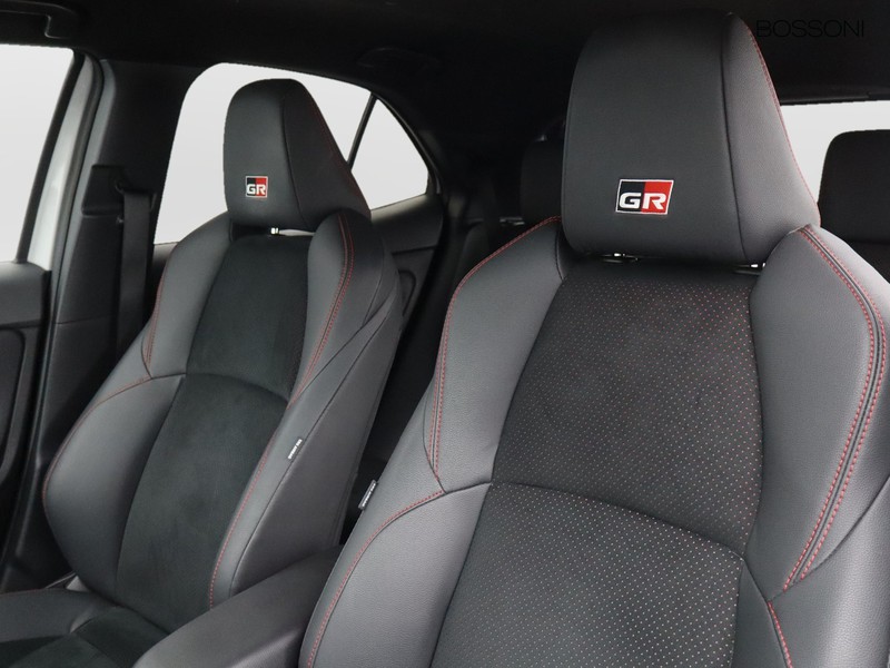 7 - Toyota yaris cross 1.5 h 116cv gr sport fwd e-cvt