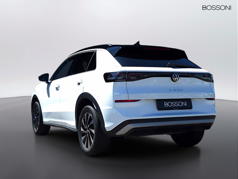 7 - Volkswagen T-Roc 1.5 etsi act 150cv life dsg
