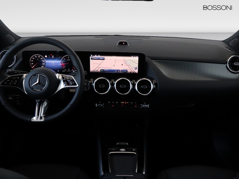 13 - Mercedes GLA 200 d progressive extra 8g-dct