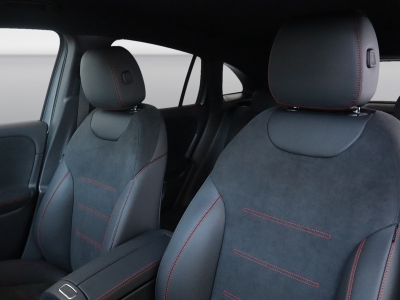 7 - Mercedes GLA 200 d amg line extra 8g-dct