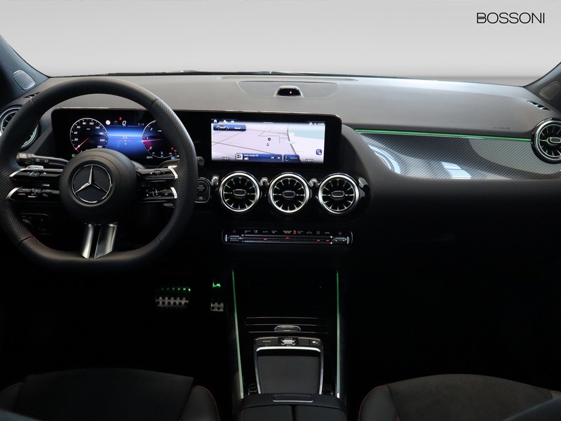 13 - Mercedes GLA 200 d amg line extra 8g-dct