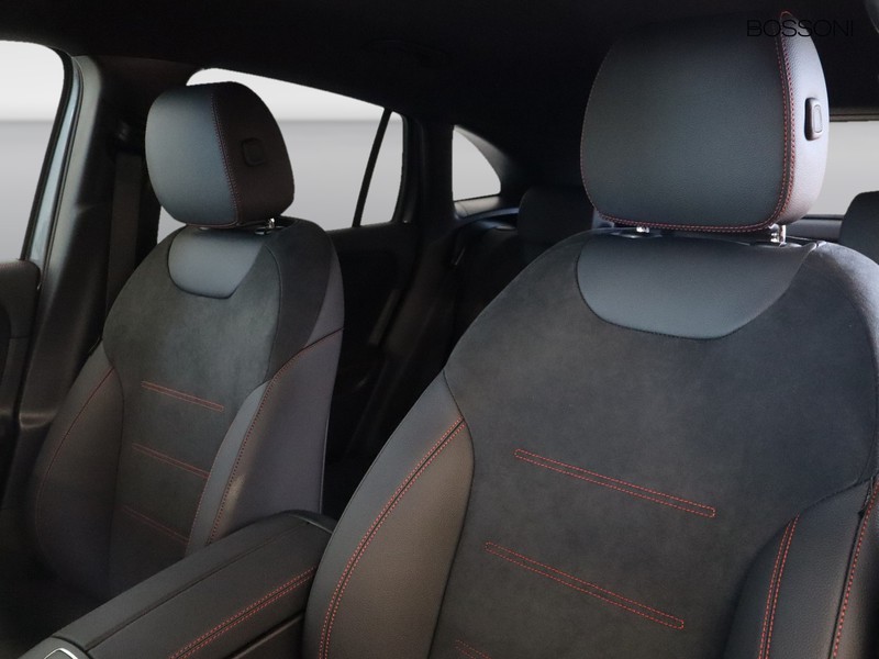 7 - Mercedes GLA 200 d amg line extra 8g-dct
