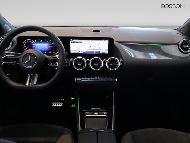 13 - Mercedes GLA 200 d amg line extra 8g-dct