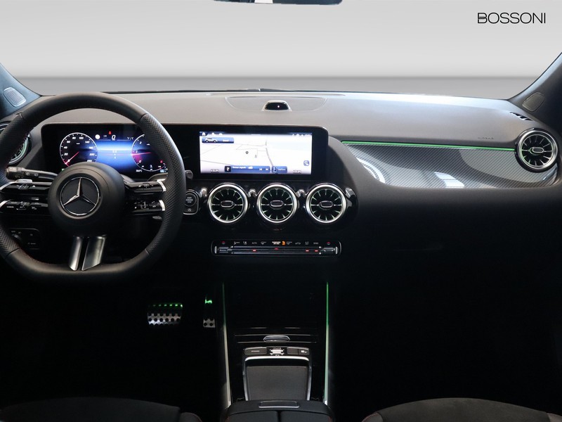 13 - Mercedes GLA 200 d amg line extra 8g-dct