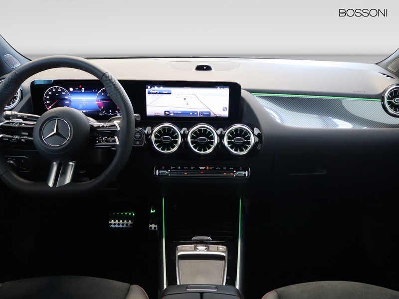 13 - Mercedes GLA 200 d amg line extra 8g-dct