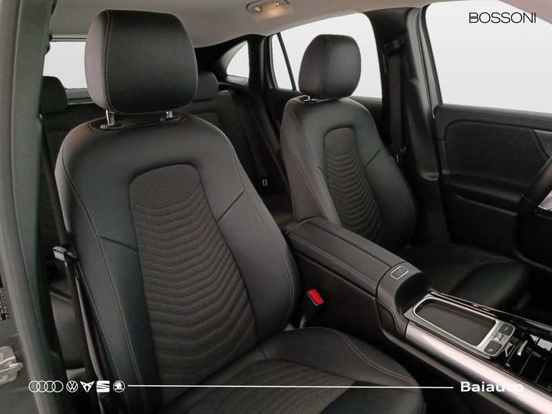 19 - Mercedes GLA 180 d progressive advanced 8g-dct