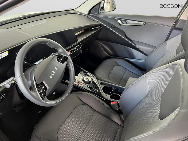 7 - Kia Niro 1.6 gdi hev tri-fuel 126cv style dct6