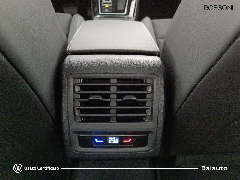 13 - Volkswagen Golf 2.0 tdi scr 150cv style dsg