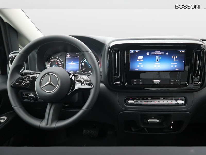 13 - Mercedes Vans Vito etourer 129 long 90kwh