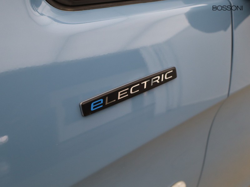 13 - Mercedes Vans Vito efurgone 112 long 60kwh